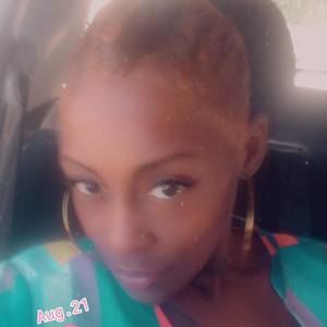 Meet your Posher, Dominique